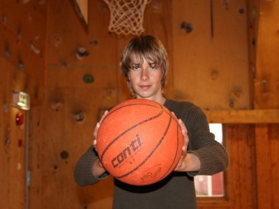 Janwillen playing basketball as normal picture